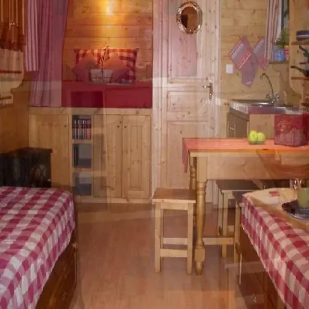 Les Roulottes & Cottages Du Moulin Chenillé-Changé Habitación foto